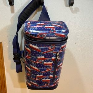 Vineyard vines cooler 10 can NEW whales